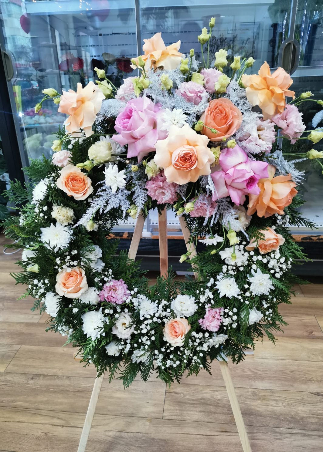 Coroana Funerara cu Trandafiri Pastel