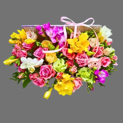 Cutii cu Flori 10 - miniroze si frezii - Florarie Online - Livrari Flori Roman Neamt 2