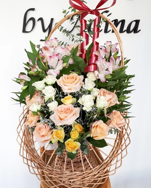 Cutii cu Flori 17 - trandafiri si miniroze - Florarie Online - Livrari Flori Roman Neamt