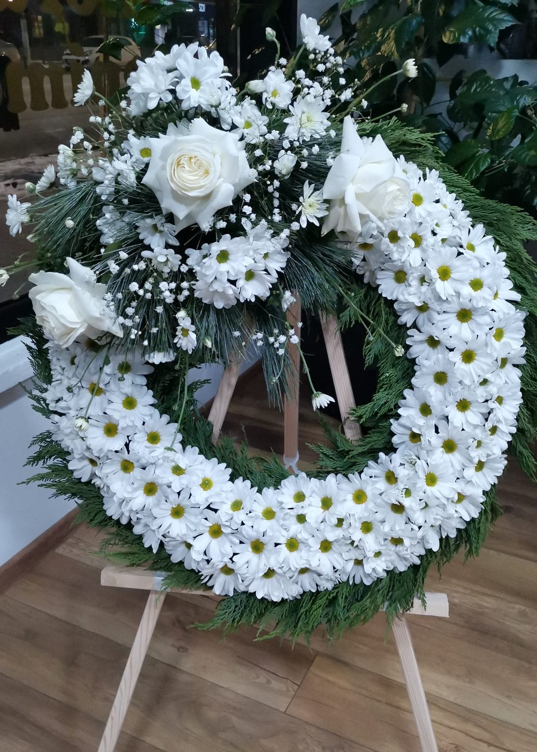 Coroana Funerara cu Crizanteme